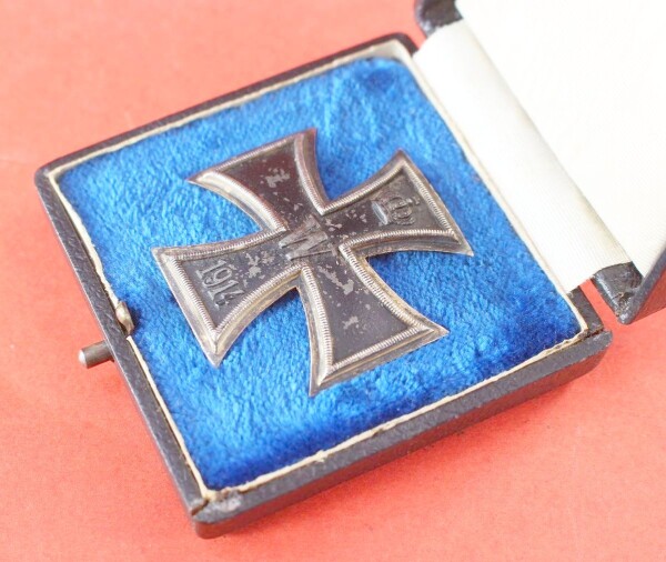 frühes Eisernes Kreuz 1.Klasse 1914 (Silber 935) im Etui (KMST)
