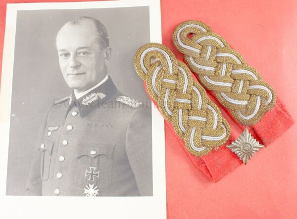 Paar Schulterklappen für einen General der Wehrmacht / Schulterstücke