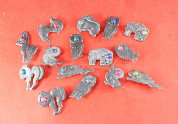 15 x Winterhilfswerk Zehn Tiere aus Leichtmetall mit einem Halbedelstein