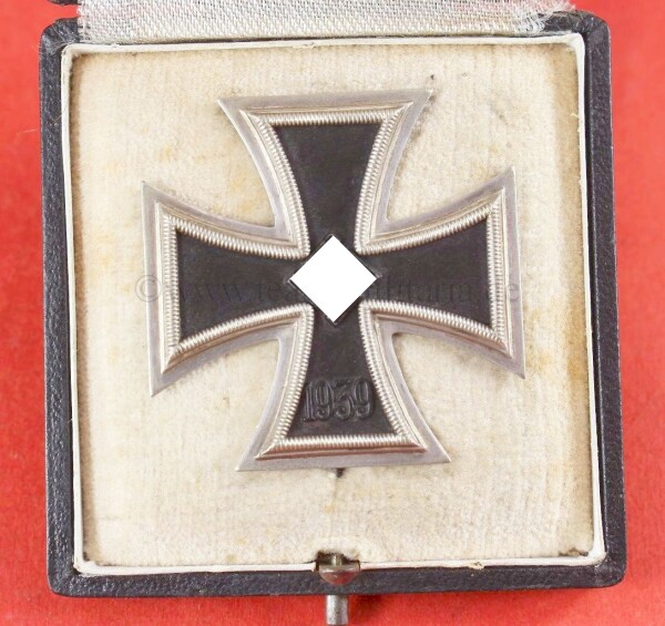 frühes Eisernes Kreuz 1.Klasse 1939 (Deumer) mit Schwertnadel im Etui - TOP SET