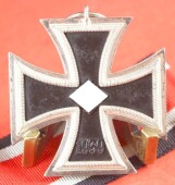 Eisernes Kreuz 2.Klasse 1939 (4) am Band- TOP  CONDITION