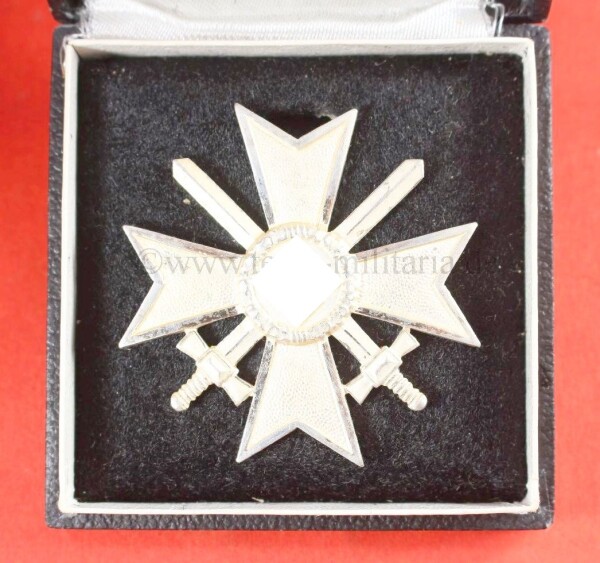 Kriegsverdienstkreuz 1.Klasse mit Schwertern im Etui (L/11) - MINT CONDITION