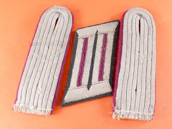 Schulterstücke und Kragenspiegel eines Leutnant Nebelwerfer-Regiment