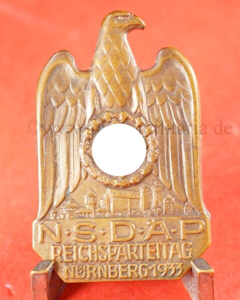 Abzeichen NSDAP Reichsparteitag in Nürnberg 1933 (massiv) - TOP CONDITION