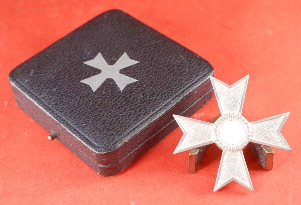 Kriegsverdienstkreuz 1.Klasse 1939 ohne Schwerter im Etui (Deschler) - MINT CONDITION