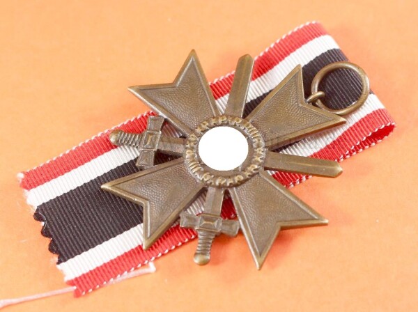 Kriegsverdienstkreuz 2.Klasse 1939 mit Schwertern am Band (107)