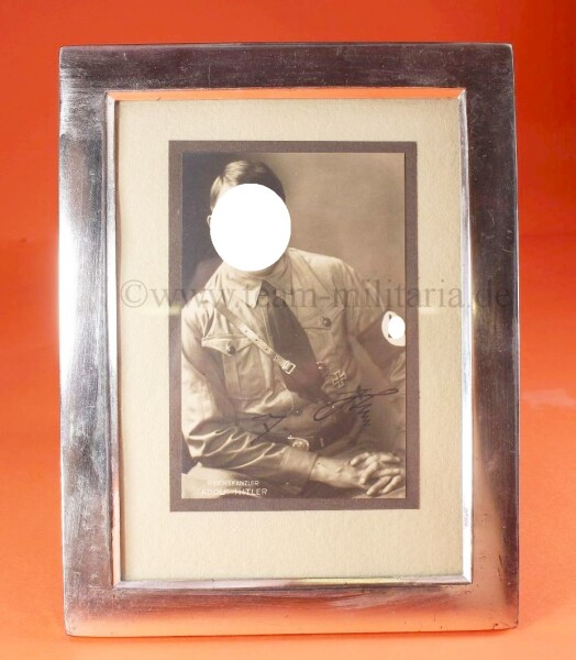 A. Hitler Porträt (Hoffmann) mit eigh. Unterschrift um 1935 im Silberrahmen- SEHR SELTEN
