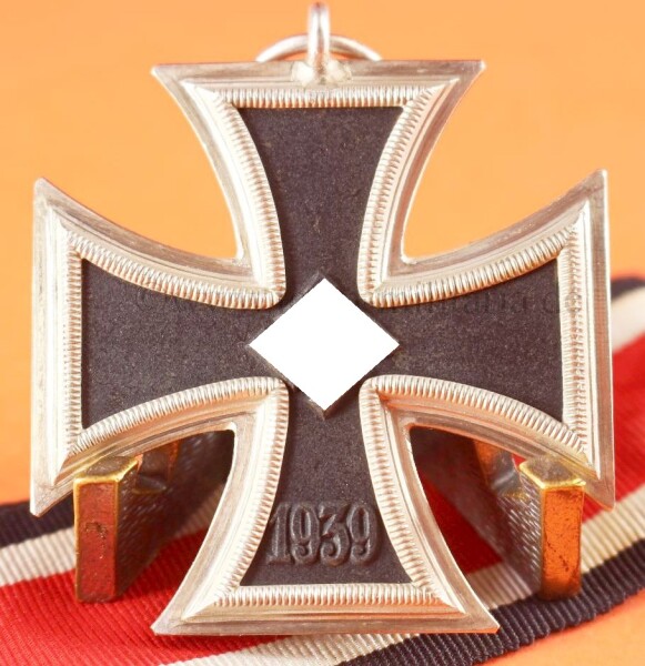 Eisernes Kreuz 2.Klasse 1939 (122) am Band - SEHR SELTEN - MINT CONDITION