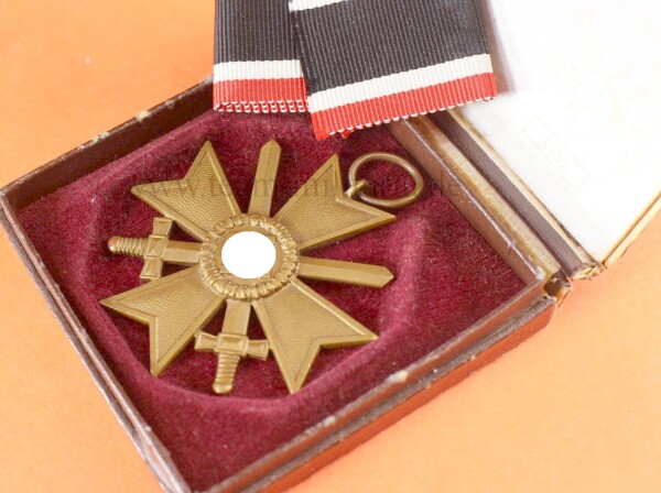 Kriegsverdienstkreuz 2.Klasse 1939 mit Schwerter im frühen LDO Etui 1.Form (L/53) - SEHR ELTEN