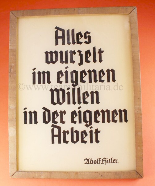 Wanddekoration eines Sinnspruchs von Adolf Hitler