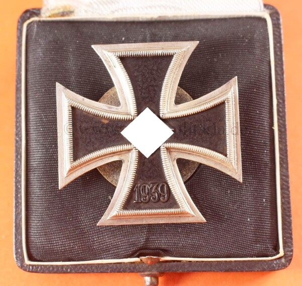 Eisernes Kreuz 1.Klasse 1939 an Schraubscheibe (L/16) im LDO Etui - TOP STÜCK