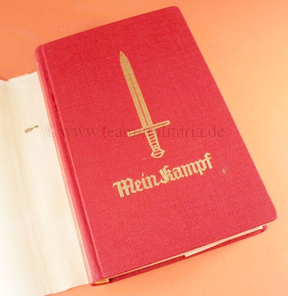 A. Hitler - Mein Kampf rote Beamtenausgabe 1939 im Schutzumschlag (verliehen an Beamtin)