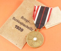 Medaille zum Kriegsverdienstkreuz am Band mit T&uuml;te -...