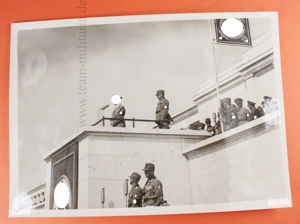 RAD Pressefoto "AH bei einter Rede während des Reichsparteitages in Nürnberg, vor Angehörigen des Reichsarbeitsdienstes"