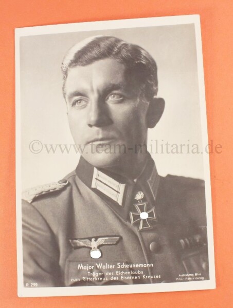 Portraitpostkarte Eichenlaub und Ritterkreuzträger Major Walter Scheunemann