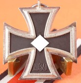 Eisernes Kreuz 2.Klasse 1939 (3) am Band - MINT CONDITION