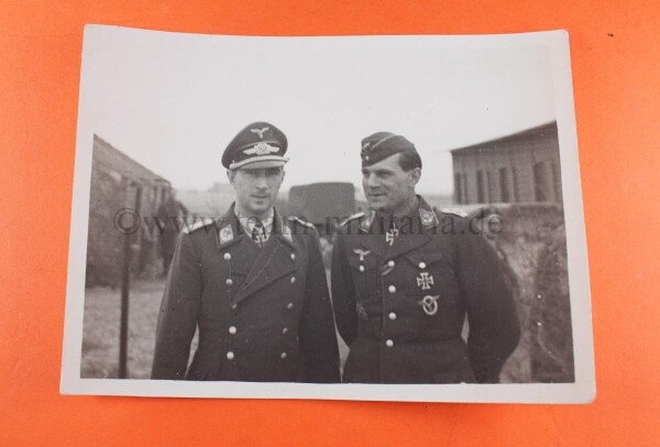 Foto Brillantenträger Mölders und Heinz Bretnütz (Ritterkreuzträger des Pik-As)