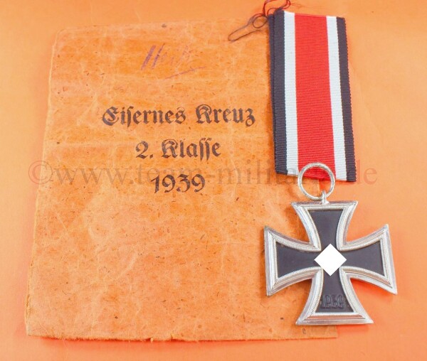Eisernes Kreuz 2.Klasse 1939 (40) am Band und orange farbiger Tüte - MINT CONDITION