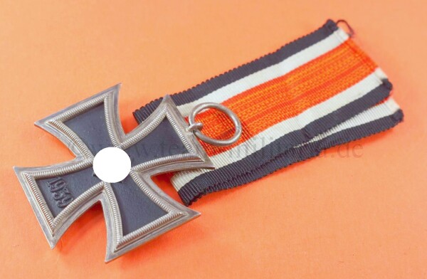 Eisernes Kreuz 2.Klasse 1939 mit orange farbiges Band (Schickle)
