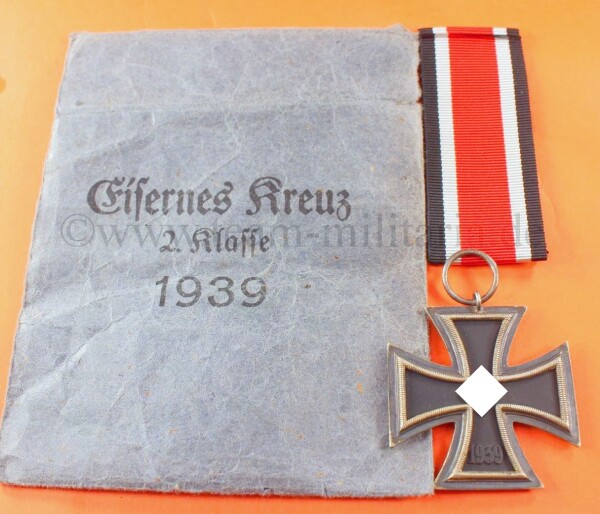 Eisernes Kreuz 2.Klasse 1939 (44) mit Band und Tüte - SELTEN