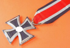Eisernes Kreuz 2.Klasse 1939 (13) und Band - MINT CONDITION