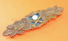 Nahkampfspange in Bronze mit blauer Platte (A.G.M.u.K) -...
