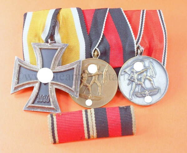 frühe 3-fach Ordensspange der Wehrmacht - Eisernes Kreuz und Anschlussmedaille Sudetenland / Österreich