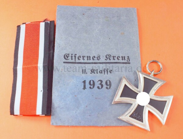 Eisernes Kreuz 2.Klasse 1939 (100) mit kleiner (!) Tüte und Band - STONE MINT CONDITION