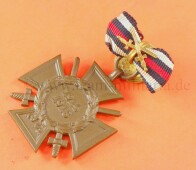 Frontk&auml;mpfer Ehrenkreuz mit Schwertern an Knopflochdeko