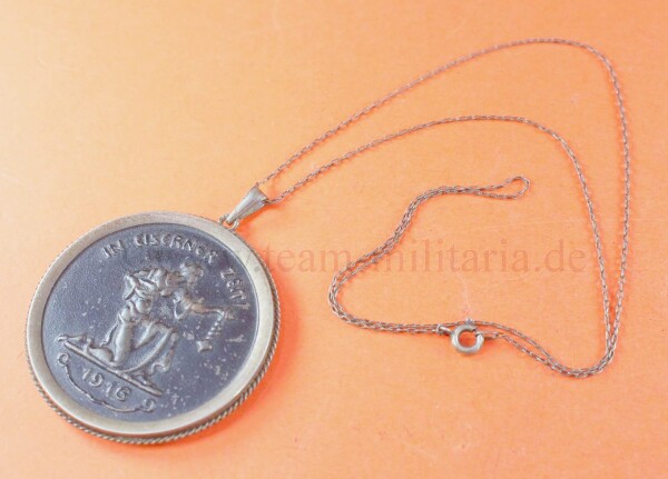 Halskette mit Fassung zur Medaille "In Eiserner Zeit" 1916