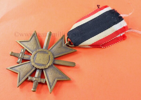 Kriegsverdienstkreuz 2. Klasse 1939 mit Schwertern am Band (61) - Entnazifiziert!