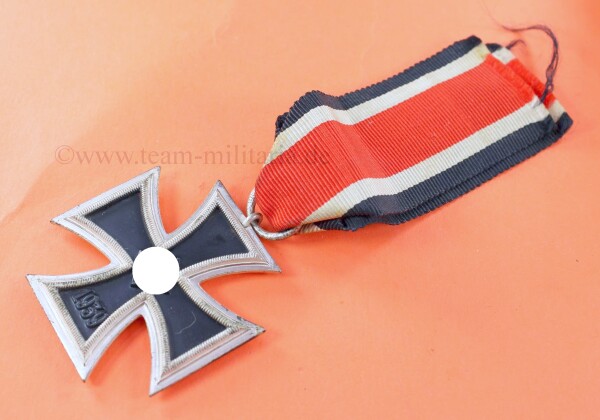 Eisernes Kreuz 2.Klasse 1939 (113) am Band- MINT CONDITION - SELTEN