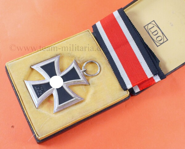 Eisernes Kreuz 2.Klasse 1939 (L/11) im LDO Etui mit Band - STONE MINT CONDITION