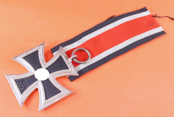 Eisernes Kreuz 2.Klasse 1939 (100) am Band - MINT CONDITION
