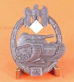 Panzerkampfabzeichen in Silber mit Einsatzzahl 25 (Juncker)