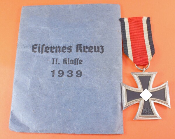 Eisernes Kreuz 2.Klasse 1939 am Band (3) mit Tüte - MINT CONDITION