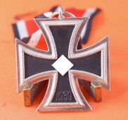 Eisernes Kreuz 2.Klasse 1939 (100) am Band - MINT CONDITION