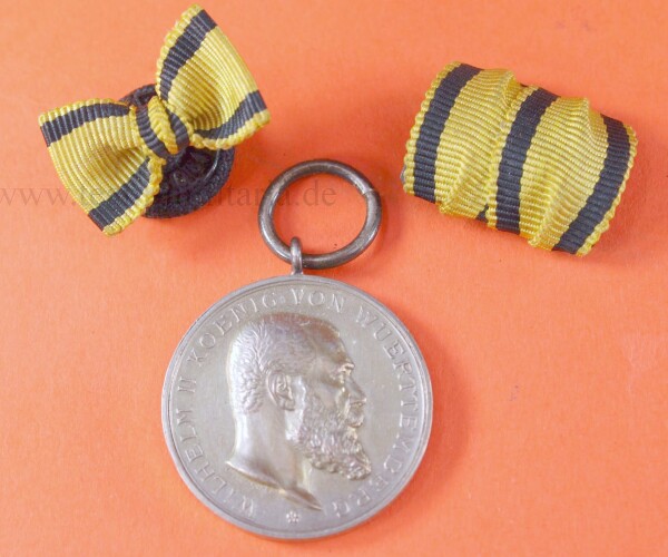 Silberne Militärverdienstmedaille 1892 Württemberg mit Bandspange und Knopflochdeko