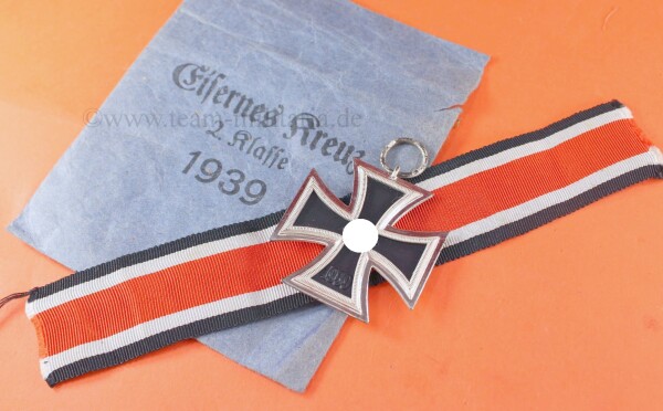 Eisernes Kreuz 2.Klasse 1939 (13) mit Tüte und Band - STONE MINT CONDITION