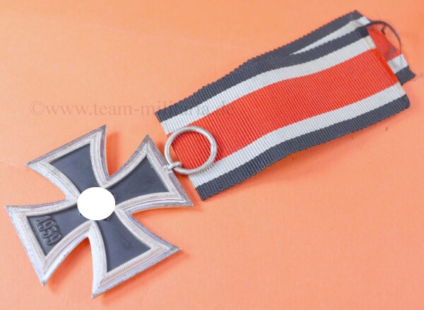Eisernes Kreuz 2.Klasse 1939 (13) am Band - MINT CONDITION