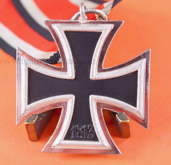 Eisernes Kreuz 2.Klasse 1939 (100) am Band - STONE MINT CONDITION