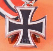 Eisernes Kreuz 2.Klasse 1939 (100) am Band - STONE MINT...