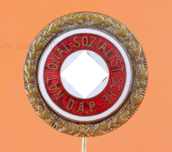 Goldenes Parteiabzeichen der NSDAP Trägernummer 56551