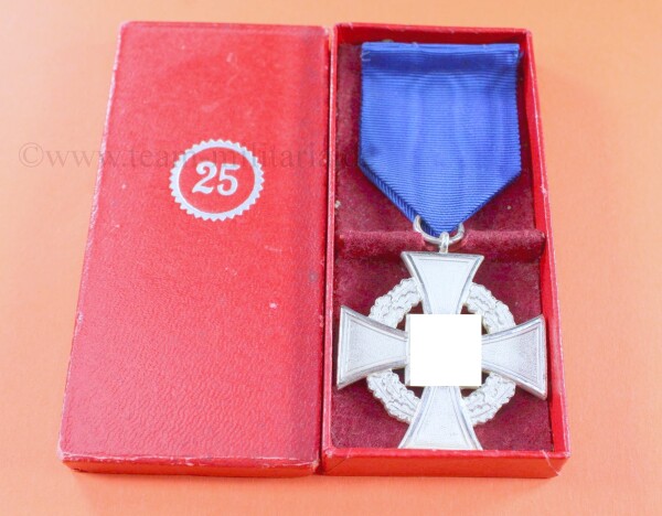 Treudienst-Ehrenzeichen in Silber im Etui für 25 Jahre (Wächtler) - MINT CONDITION