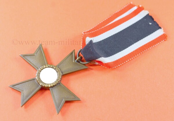Kriegsverdienstkreuz 2.Klasse 1939 ohne Schwertern (1)  am Band