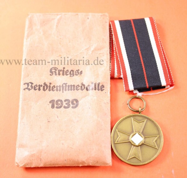 Medaille zum Kriegsverdienstkreuz in Verleihungstüte (Klamt)