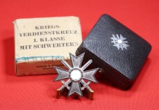 Kriegsverdienstkreuz 1.Klasse 1939 im Umkarton - SELTEN