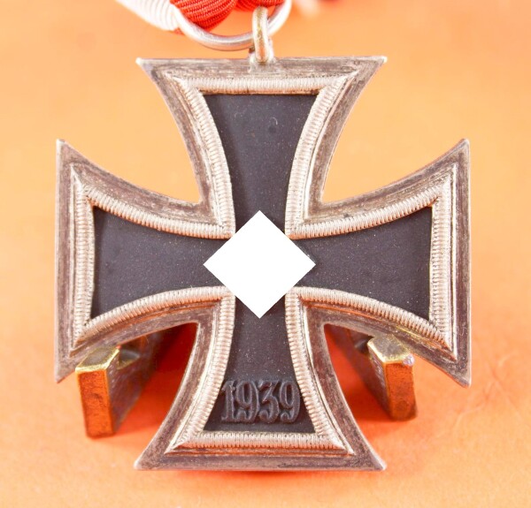 Eisernes Kreuz 2.Klasse 1939 am Band (Juncker 3rd Flaw Frame!)