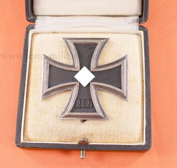 Eisernes Kreuz 1.Klasse 1939 (20)  im Etui - Version mit Schwertnadel