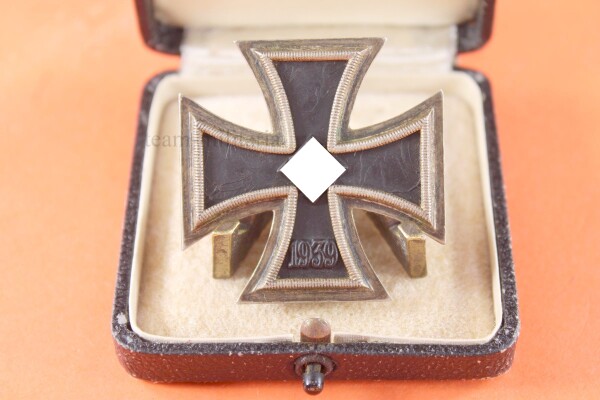 Eisernes Kreuz 1.Klasse 1939 im Etui (7) - Spider Version - SELTEN